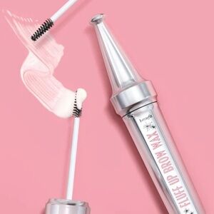 Benefit Fluff Up Brow Wax Flexible brow-texturizing wax FULL SIZE